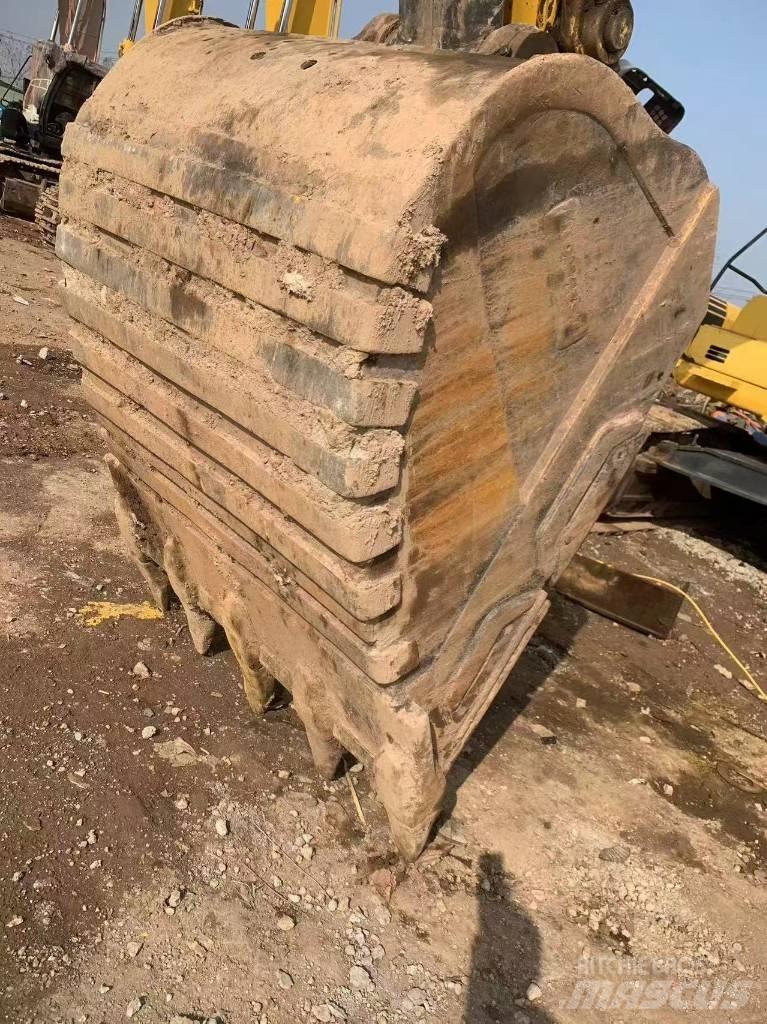 Komatsu PC 450-8 Bageri gusjeničari