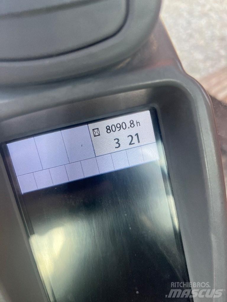 Hitachi ZX 210 Bageri gusjeničari