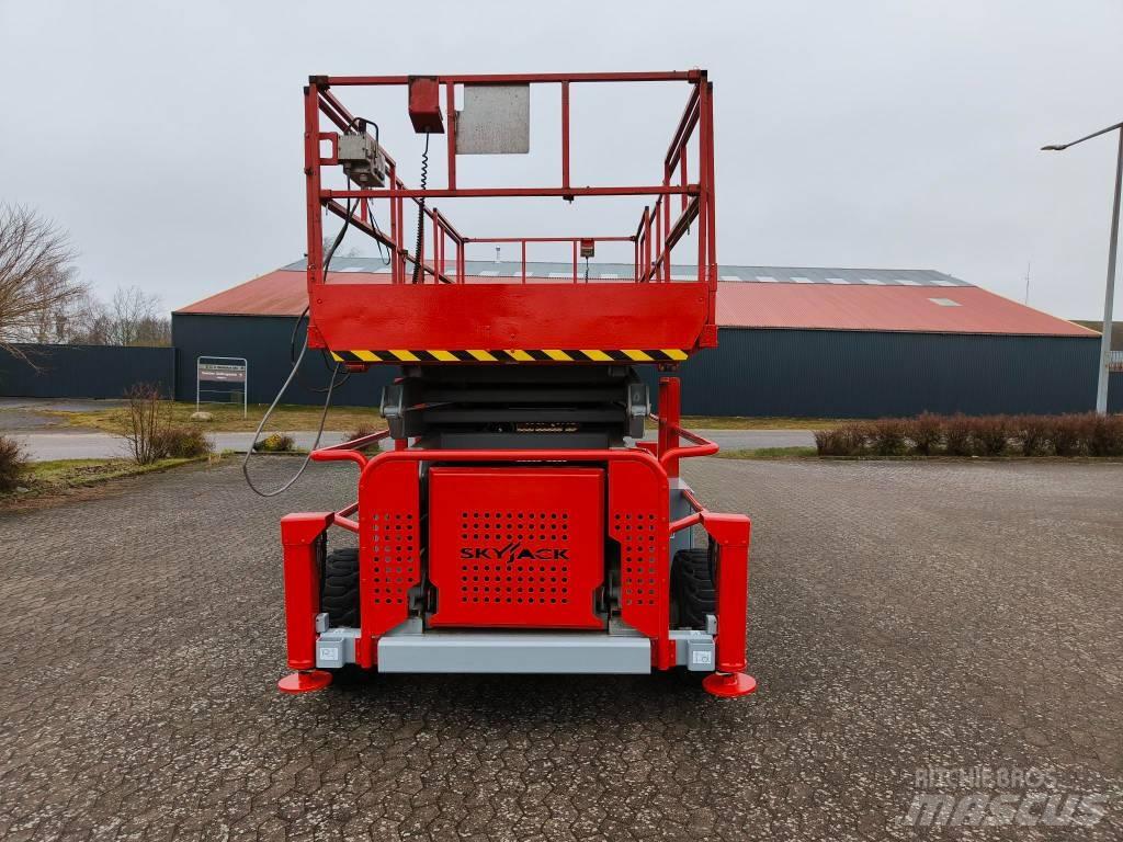SkyJack SJ 9250 RT Škaraste platforme