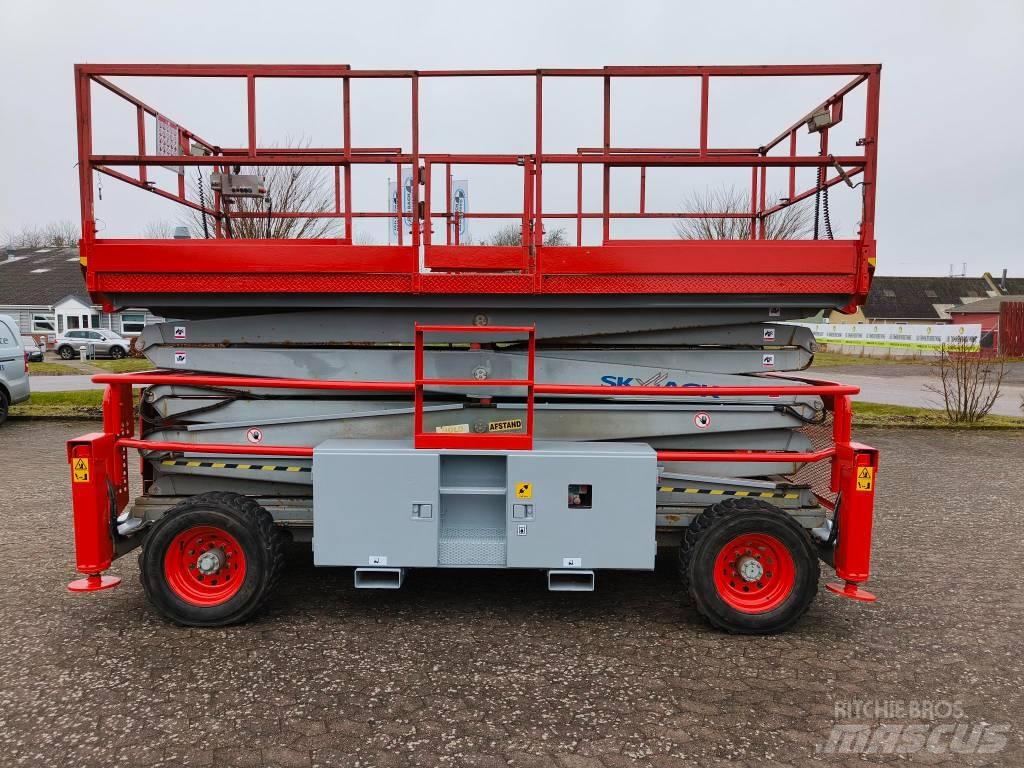 SkyJack SJ 9250 RT Škaraste platforme