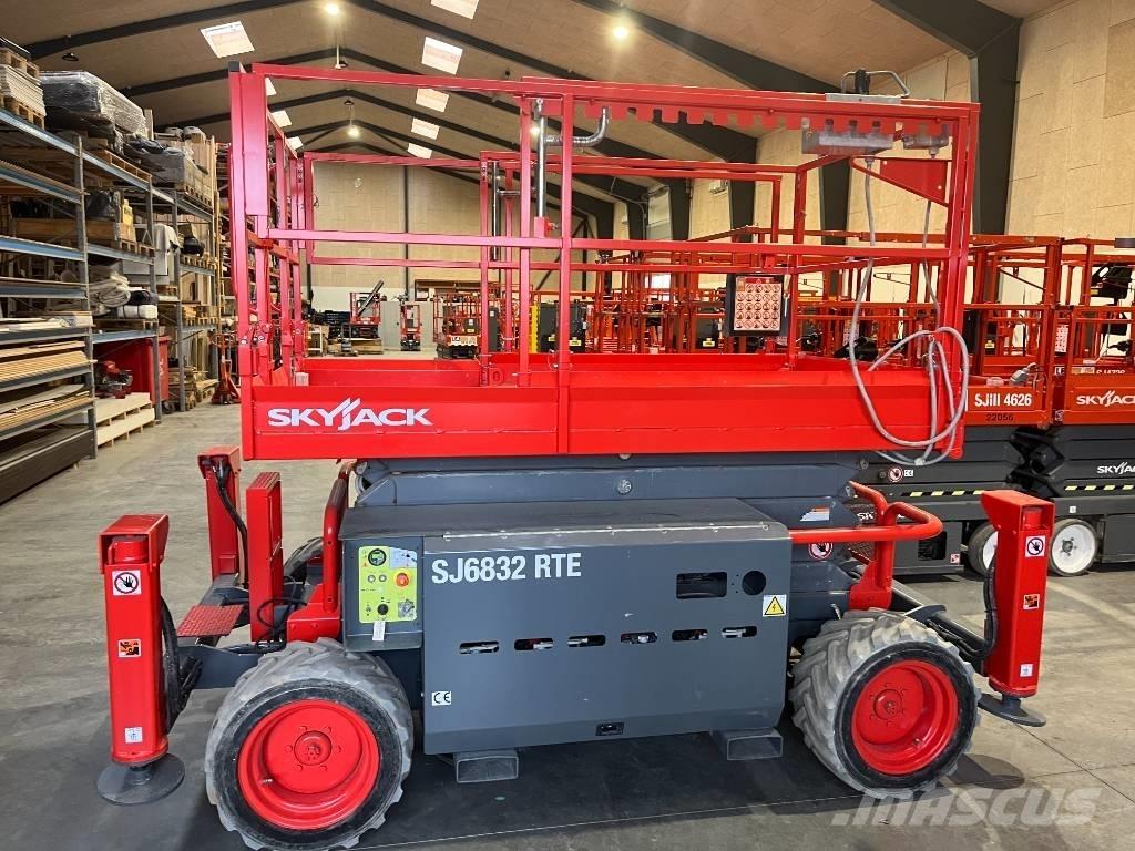 SkyJack SJ 6832 RTE Škaraste platforme