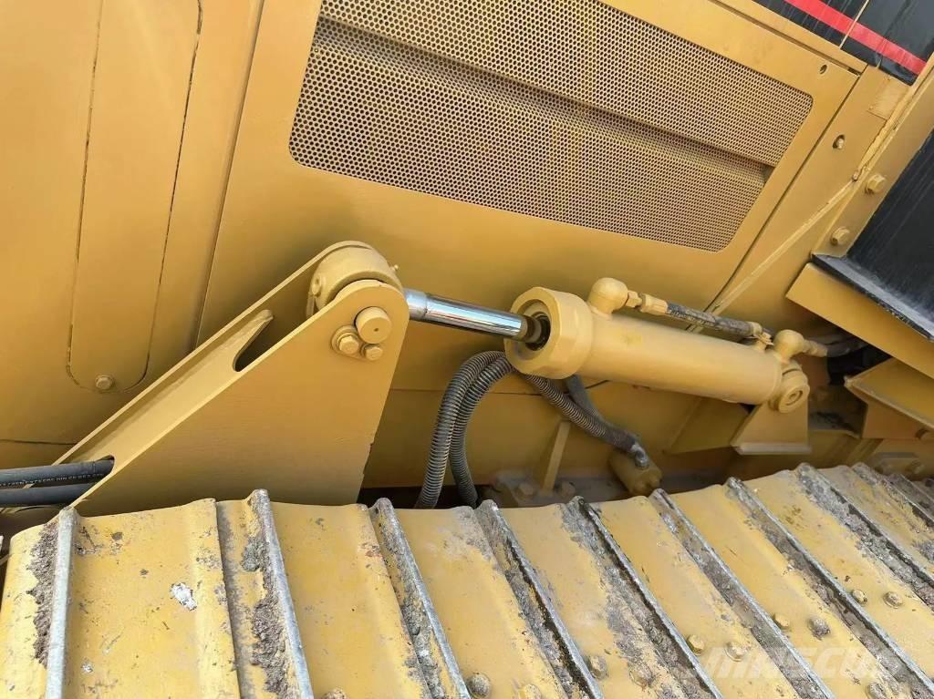 CAT D5C Buldožeri gusjeničari