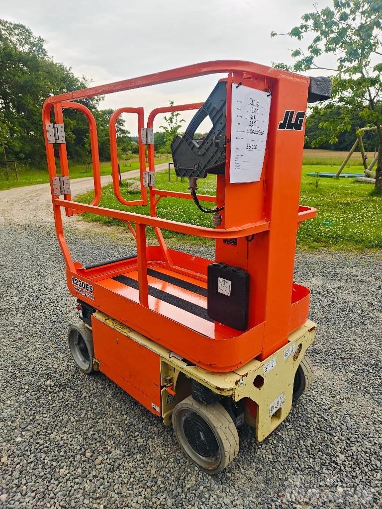 JLG 1230 ES Vertikalne radne podizne platforme