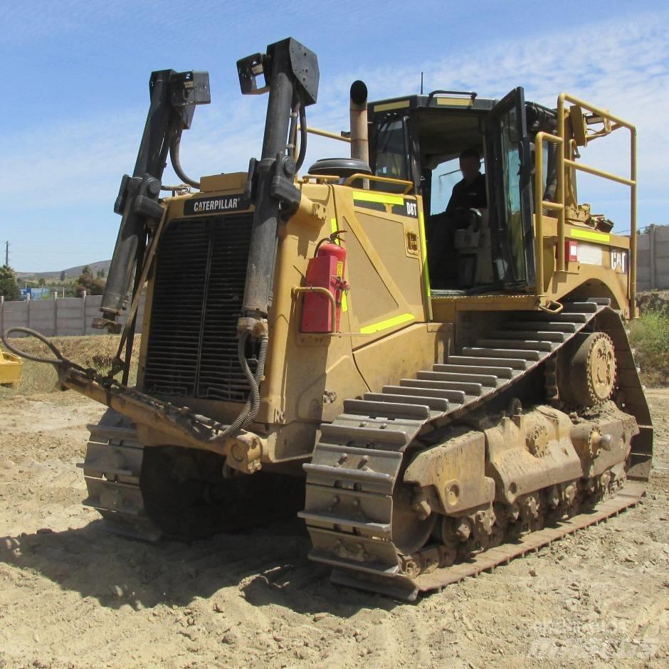 CAT D 8 T Buldožeri gusjeničari