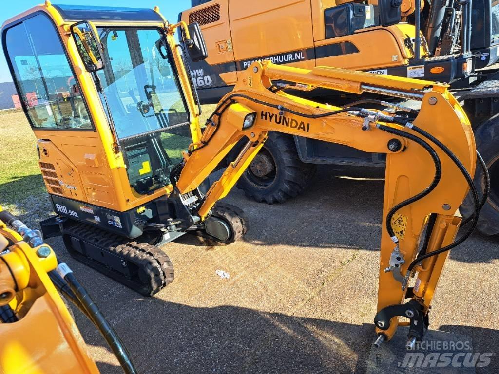Hyundai R18-9AK Mini bageri <7t