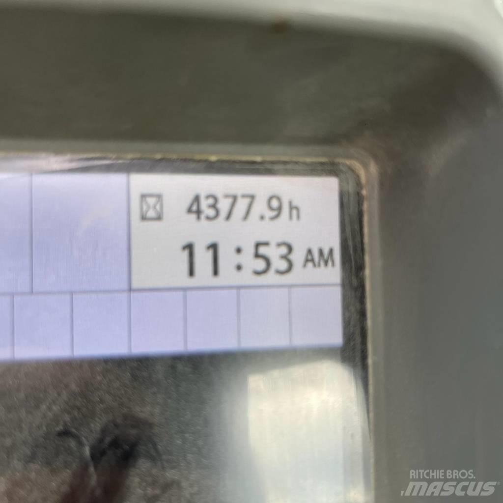 DEERE 210G Bageri gusjeničari
