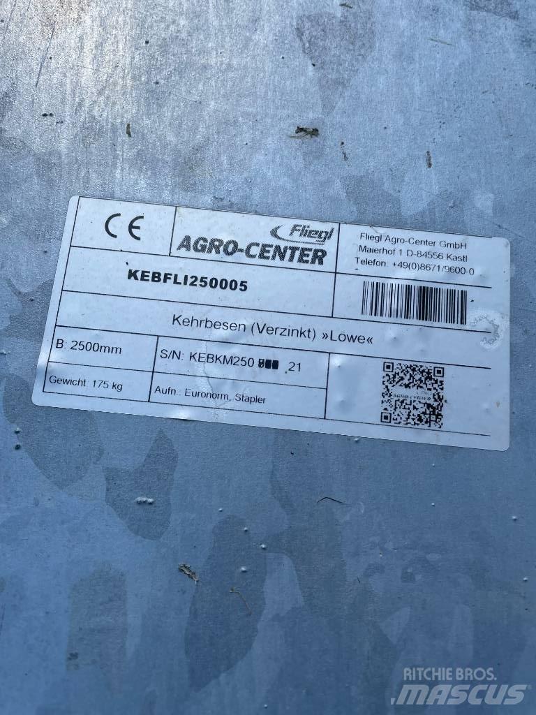 Fliegl Zamiatarka Ostali poljoprivredni strojevi