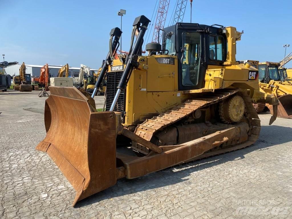 CAT D6T NVT Buldožeri gusjeničari