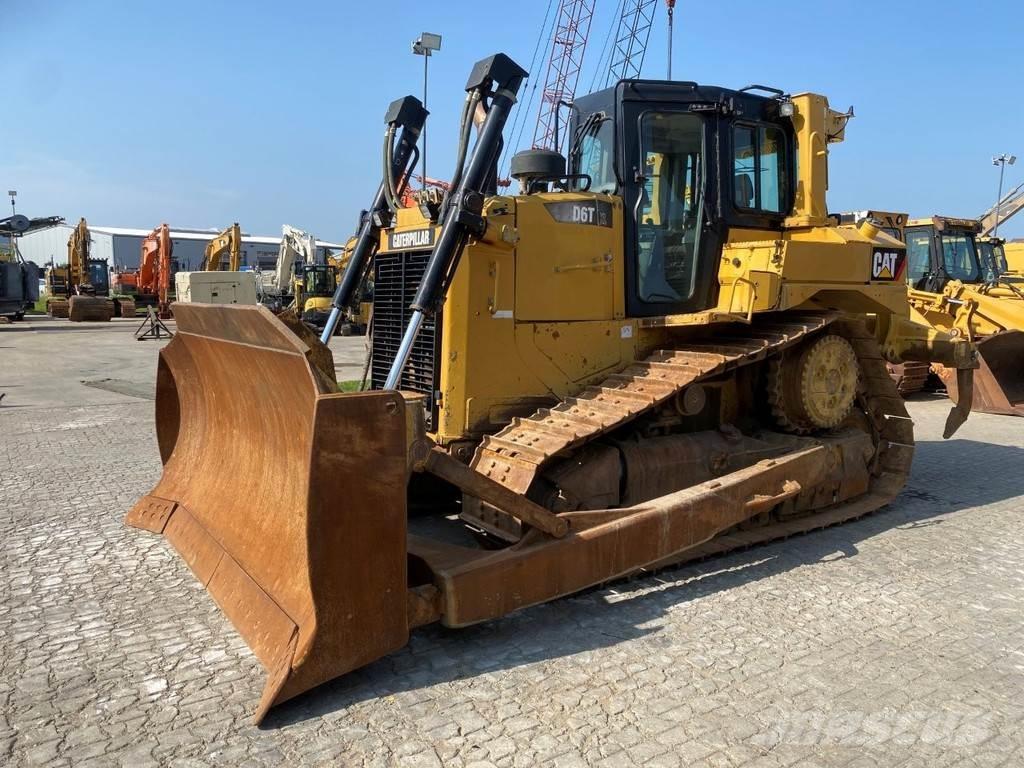 CAT D6T NVT Buldožeri gusjeničari