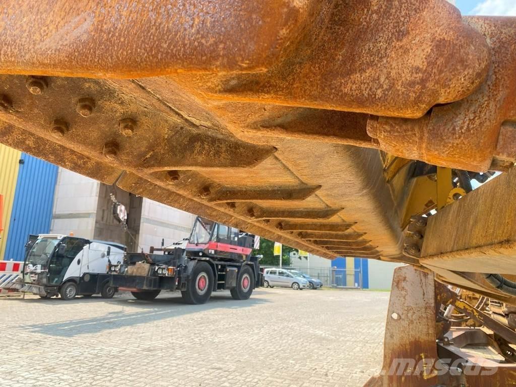 CAT D6T NVT Buldožeri gusjeničari