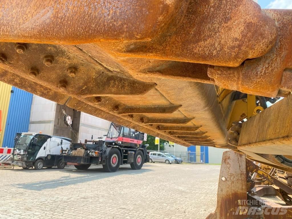 CAT D6T NVT Buldožeri gusjeničari