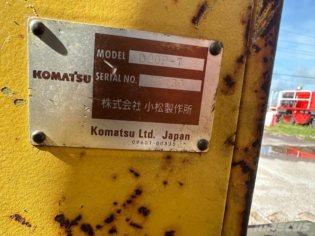 Komatsu D 20P-7 Buldožeri gusjeničari