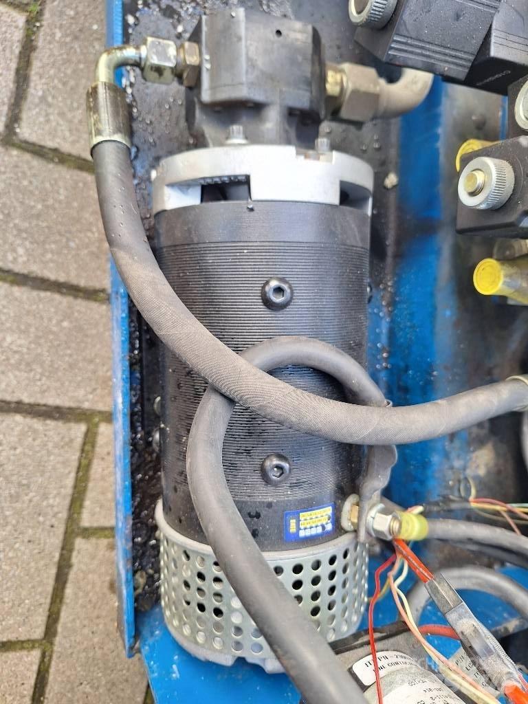 UpRight X32N Škaraste platforme