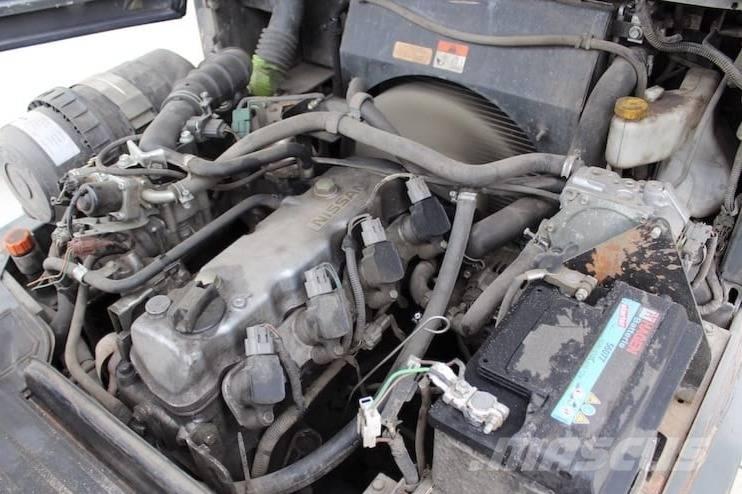 Nissan DX25LPG Plinski viličari