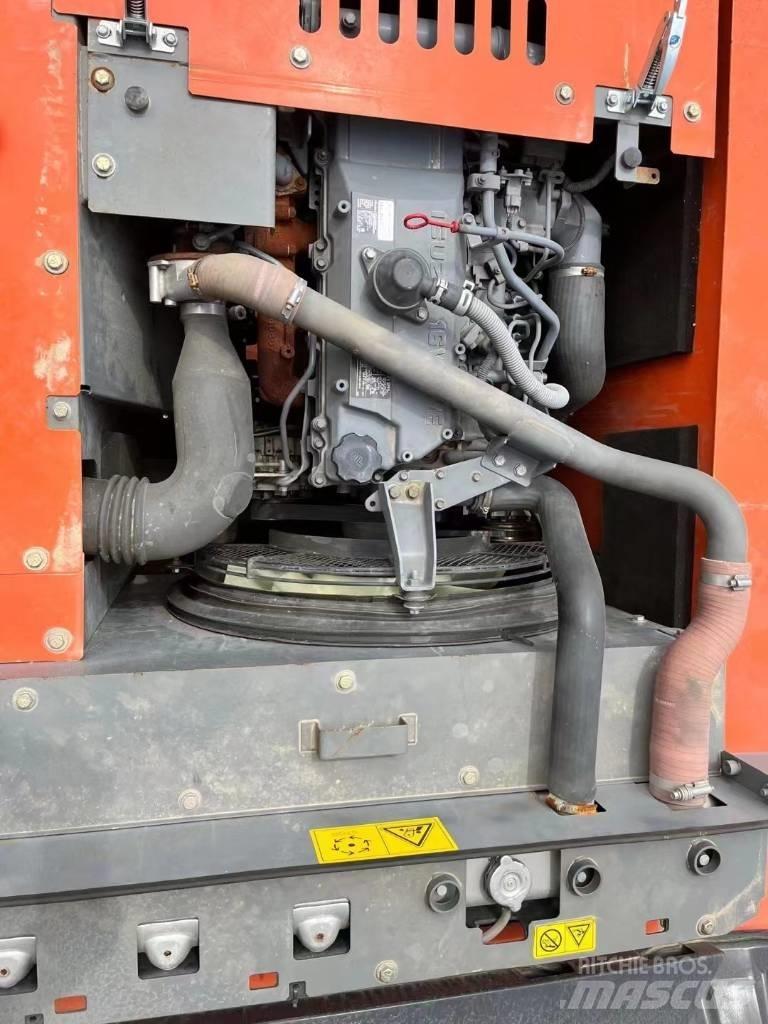 Hitachi ZX 240-3 Bageri gusjeničari