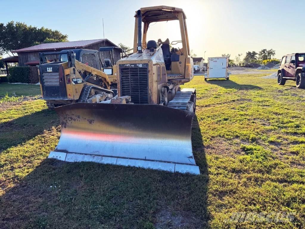 CAT D 3 G Buldožeri gusjeničari