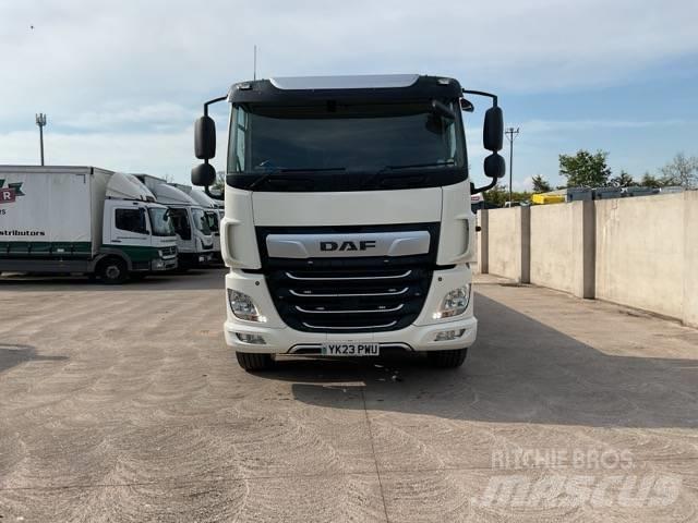 DAF CF 450 Kamioni s ravnim pločom / vitlom
