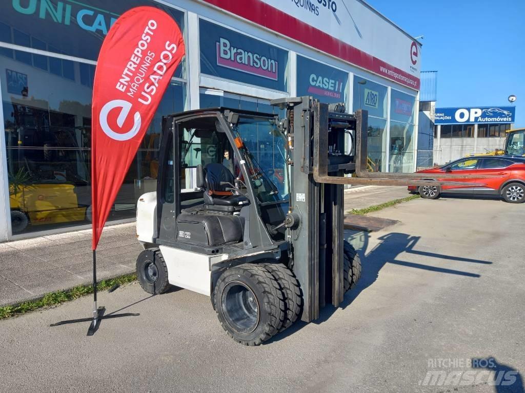 UniCarriers D32 Dizelski viličari