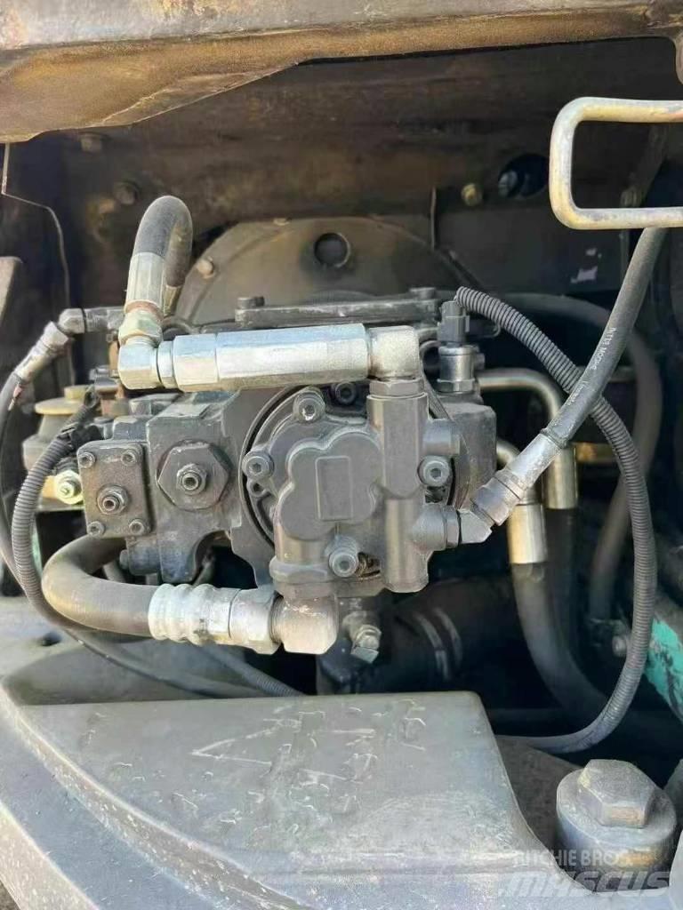 Kobelco SK135 Bageri gusjeničari