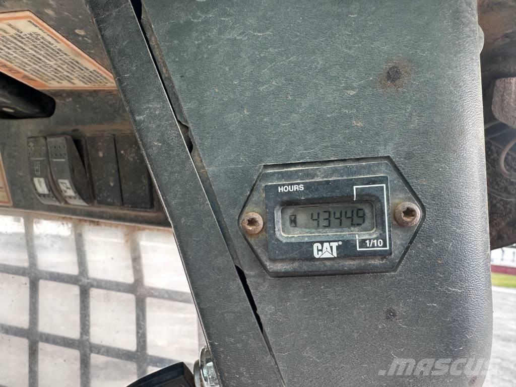 CAT 247 Skid steer mini utovarivači