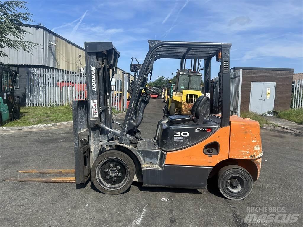 Doosan D30S-5 Dizelski viličari