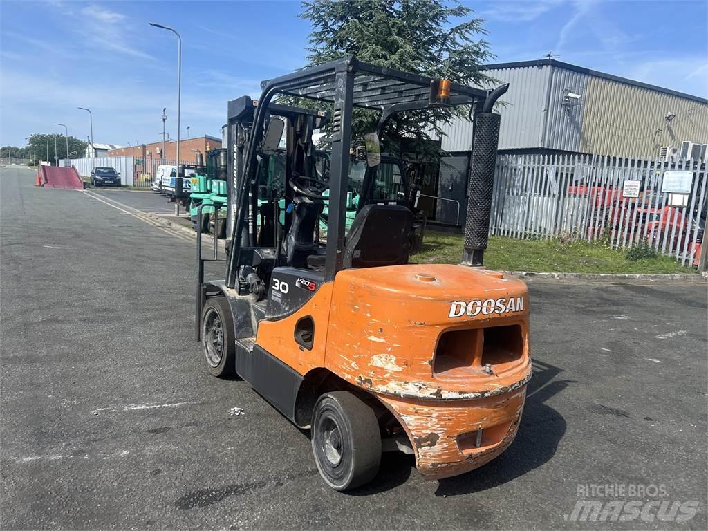 Doosan D30S-5 Dizelski viličari