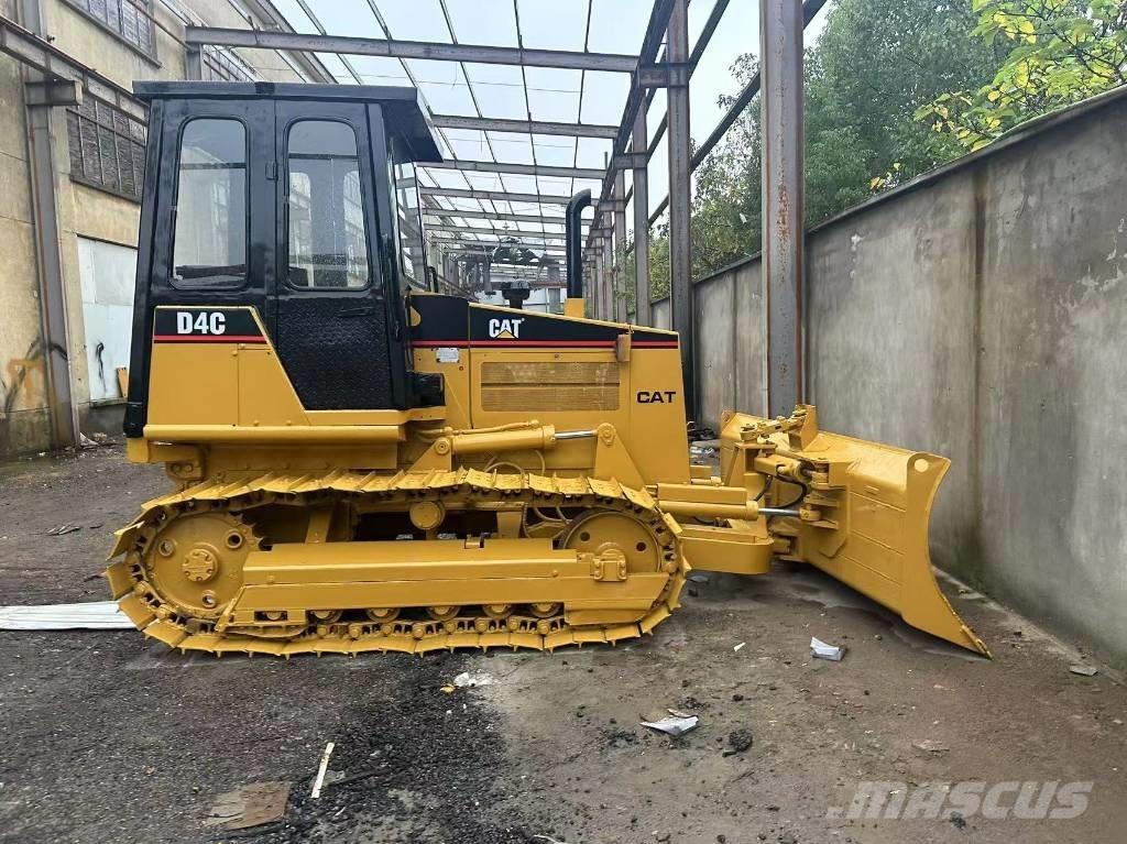 CAT D 4 C Buldožeri gusjeničari