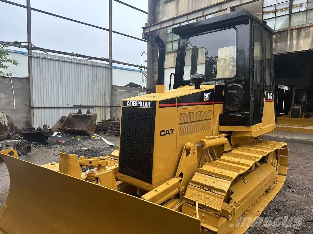 CAT D 4 C Buldožeri gusjeničari