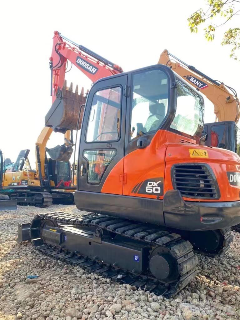 Doosan dx60 Bageri gusjeničari