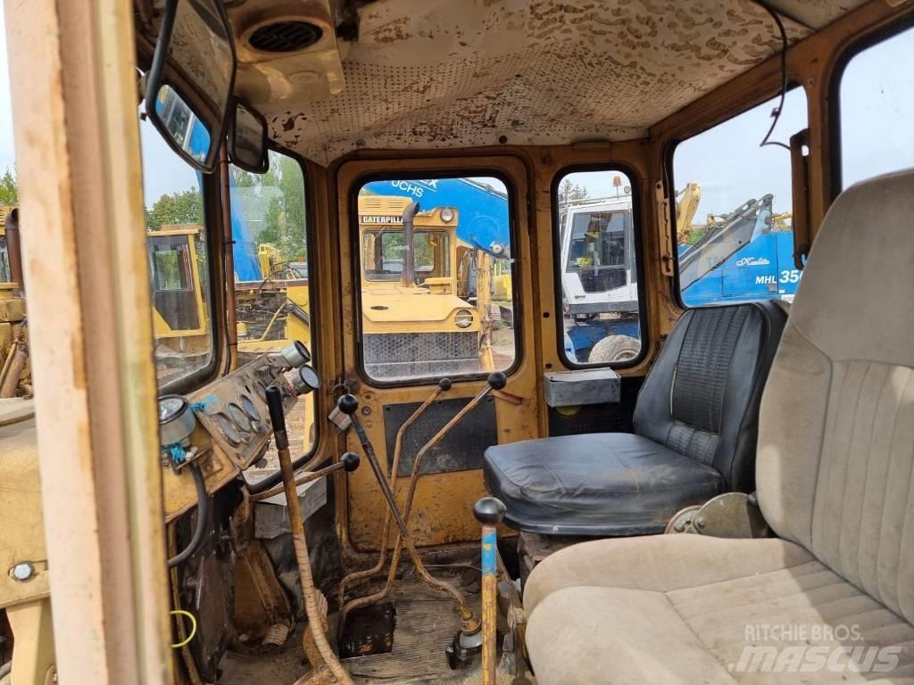 CAT T 130 Buldožeri gusjeničari