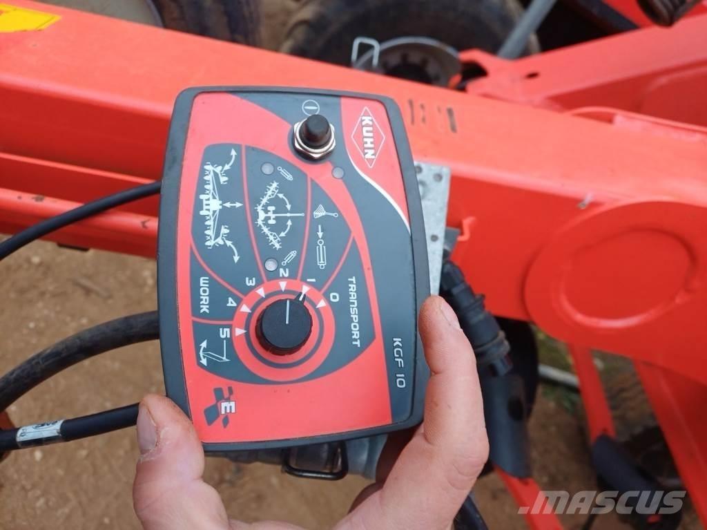 Kuhn GF 13012 Okretači i sakupljači sijena