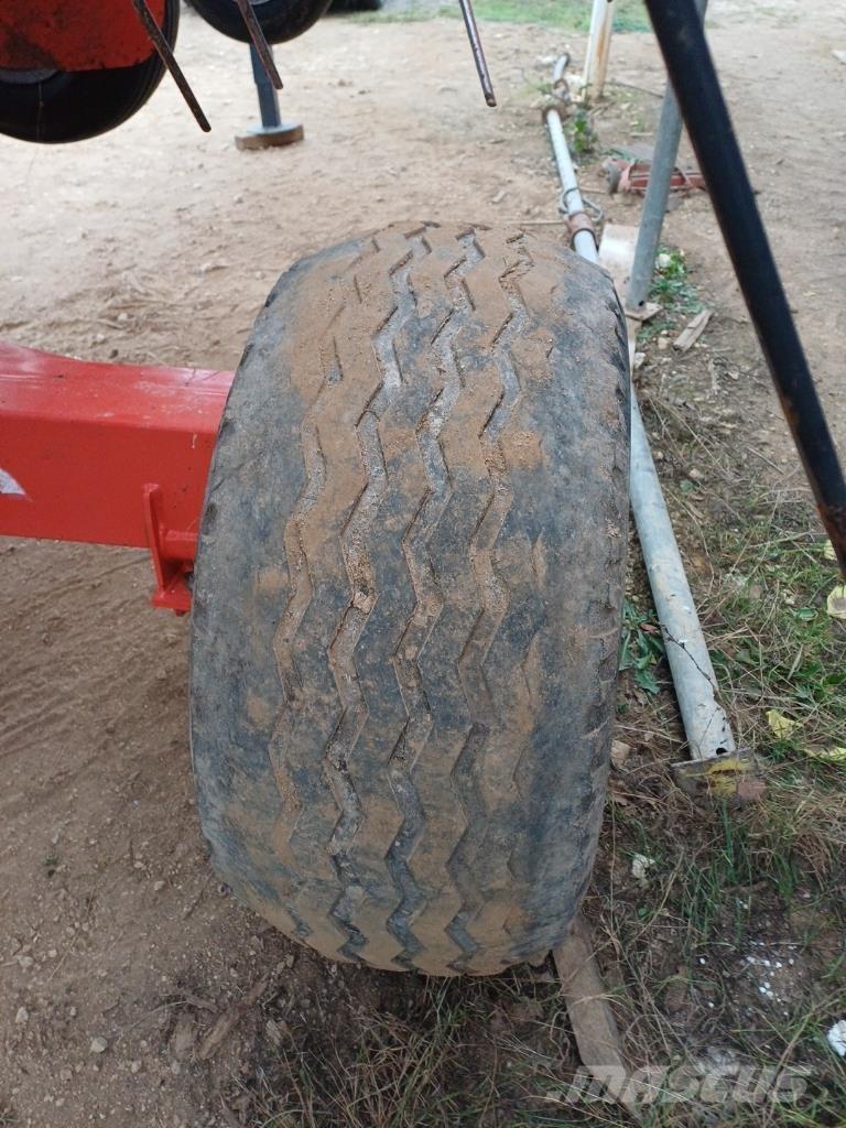 Kuhn GF 13012 Okretači i sakupljači sijena