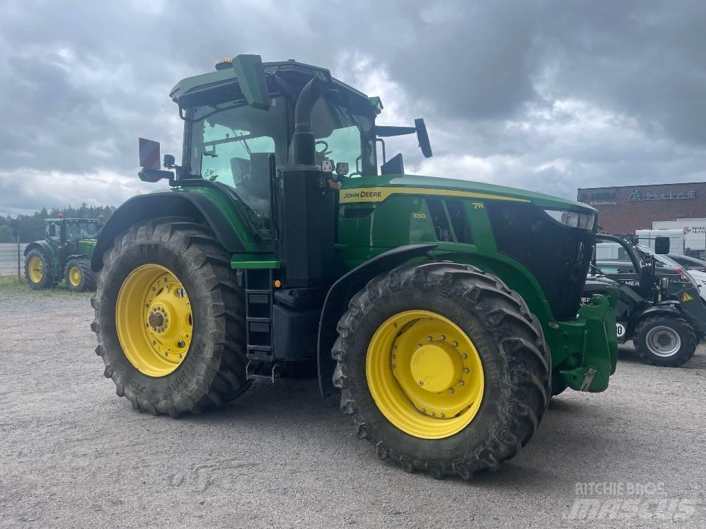 John Deere 7R330 Traktori