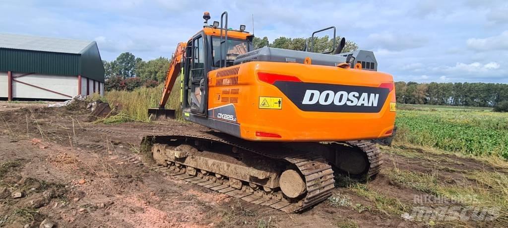 Doosan DX 225 LC-5 Bageri gusjeničari