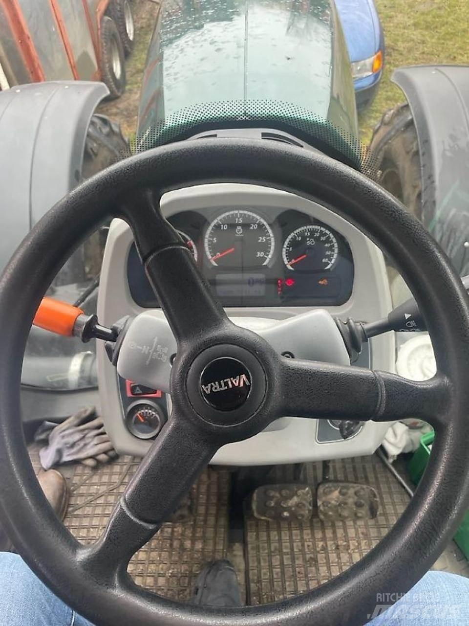 Valtra T 174 E Traktori