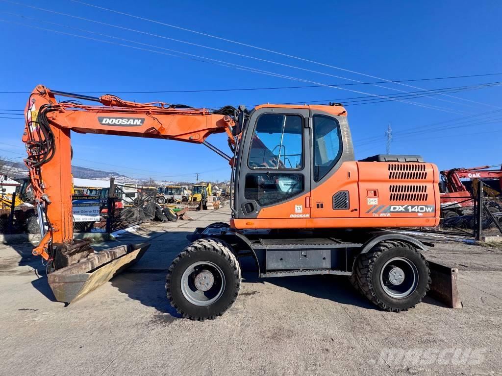 Doosan DX 140 W-3 Bageri na kotačima