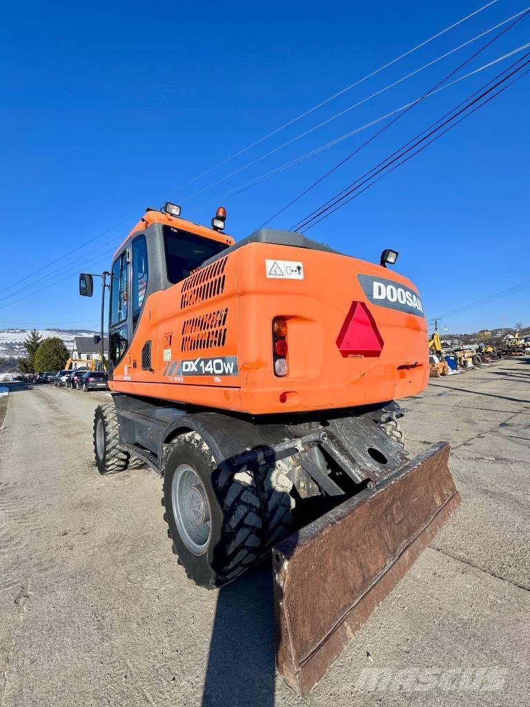 Doosan DX 140 W-3 Bageri na kotačima