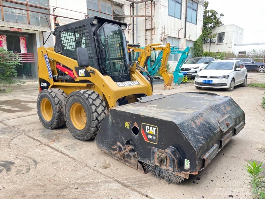 CAT 226B Skid steer mini utovarivači
