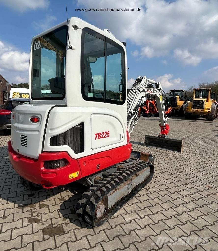Takeuchi TB 225 Mini bageri <7t