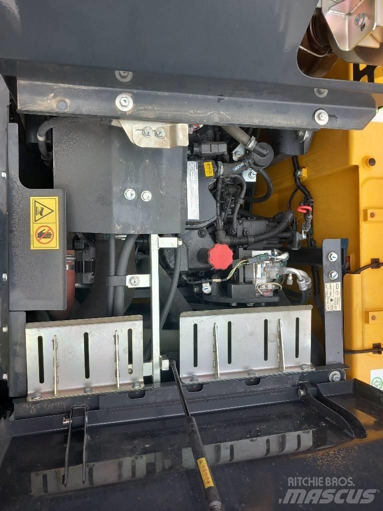Komatsu PW160-11E0 Bageri na kotačima