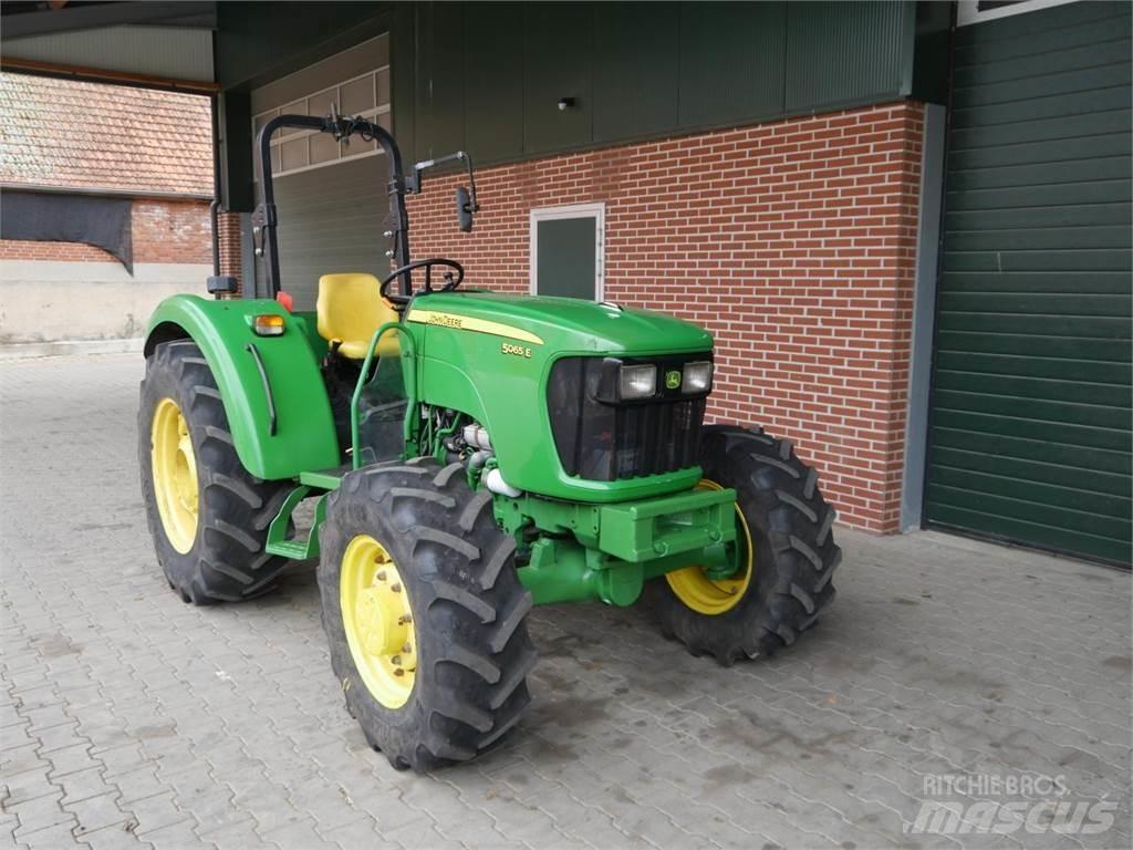 John Deere 5065E Traktori