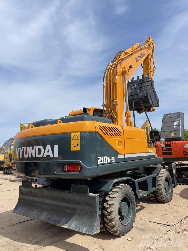Hyundai R210W-9 Bageri na kotačima