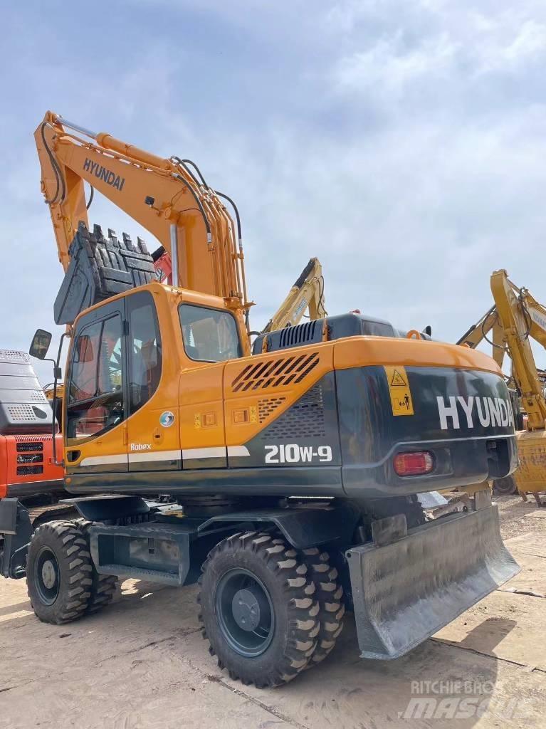 Hyundai R210W-9 Bageri na kotačima