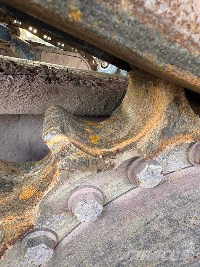 Hitachi ZX650LCH Bageri gusjeničari