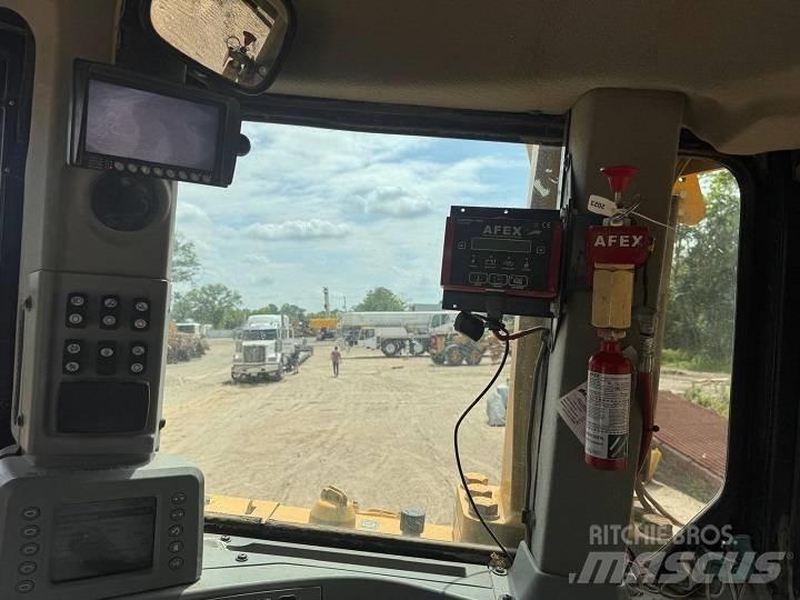 CAT D 8 T WDA Buldožeri gusjeničari