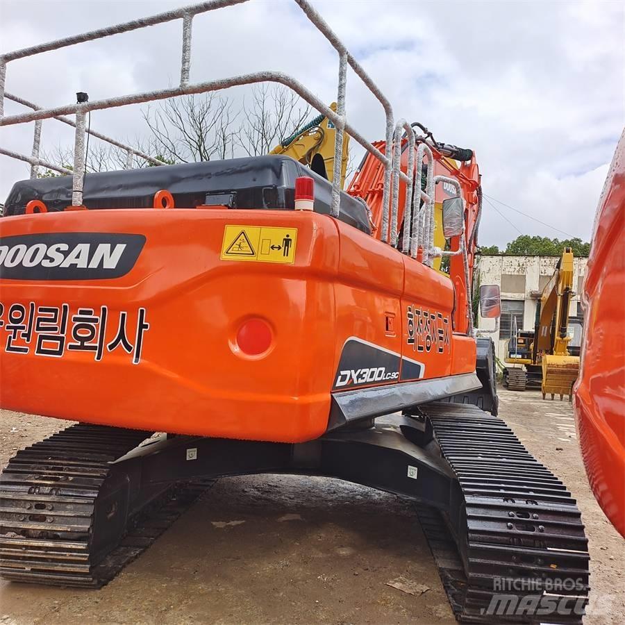 Doosan DX300 Bageri gusjeničari