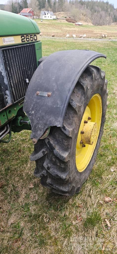 John Deere 2650 Traktori