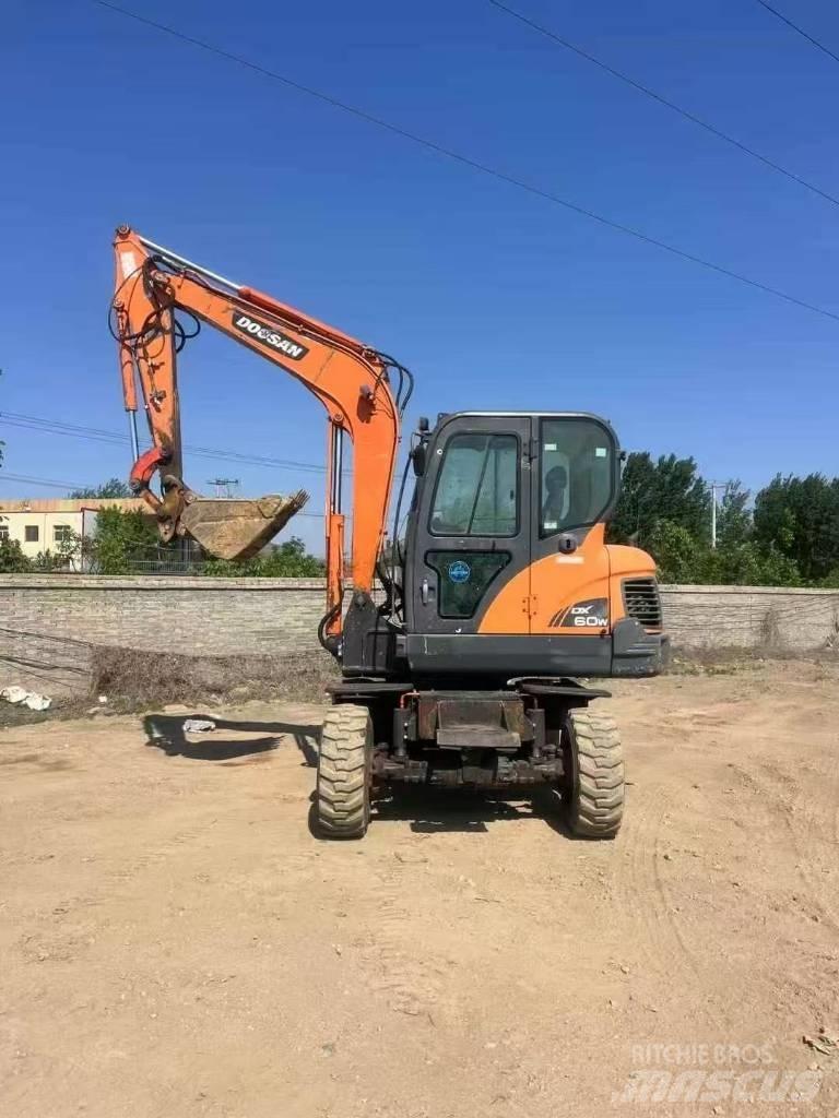Doosan DX60W Bageri na kotačima