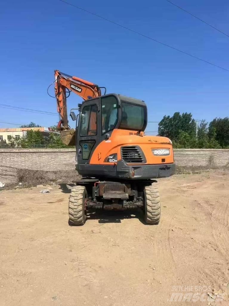 Doosan DX60W Bageri na kotačima