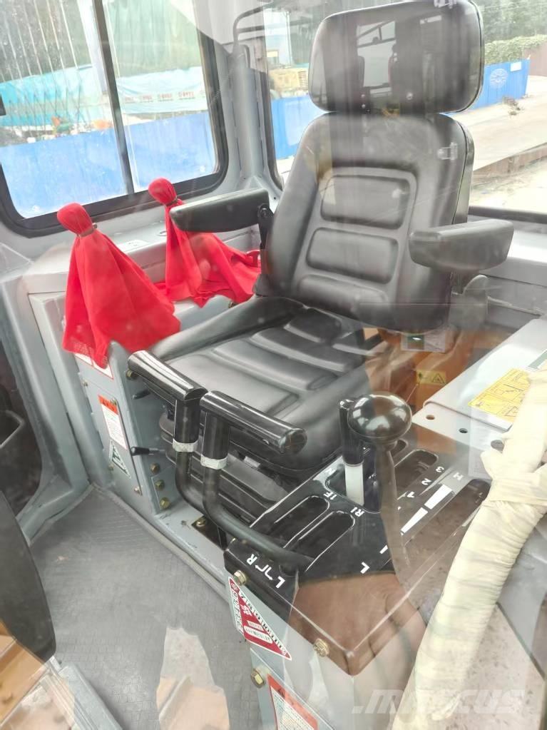 CAT D6G Buldožeri gusjeničari